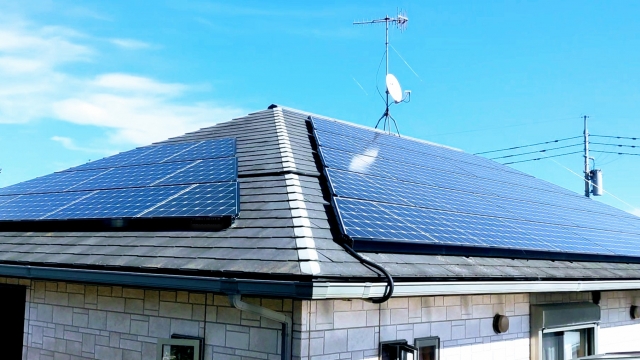 太陽光パネルがある屋根の塗装における注意点と塗装方法の解説「小樽市の方へ」