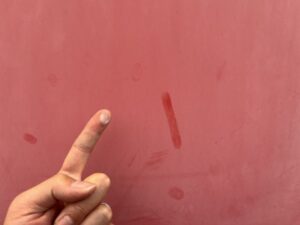 指先に白くつく粉、チョーキング現象