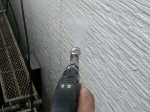 高圧洗浄だけで外壁はきれいになる?