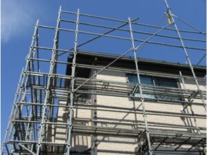 足場・養生・洗浄も工事に必要な項目です